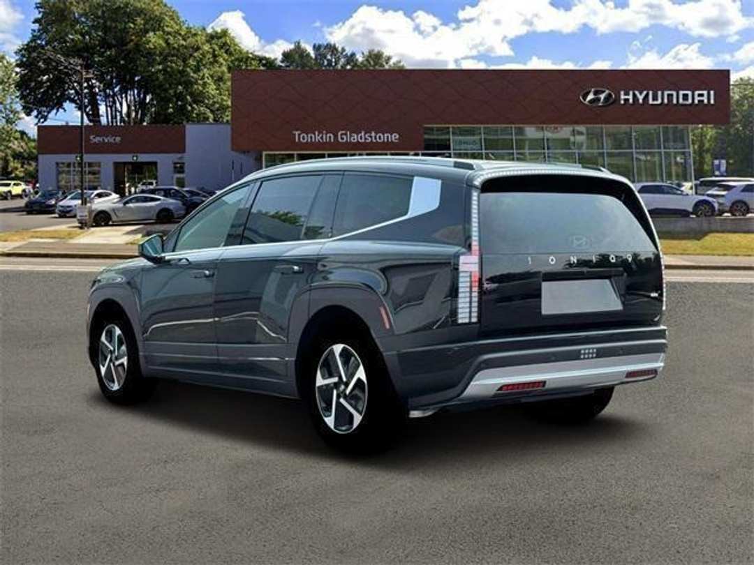 2026 Hyundai Ioniq 9 SE - Image 5