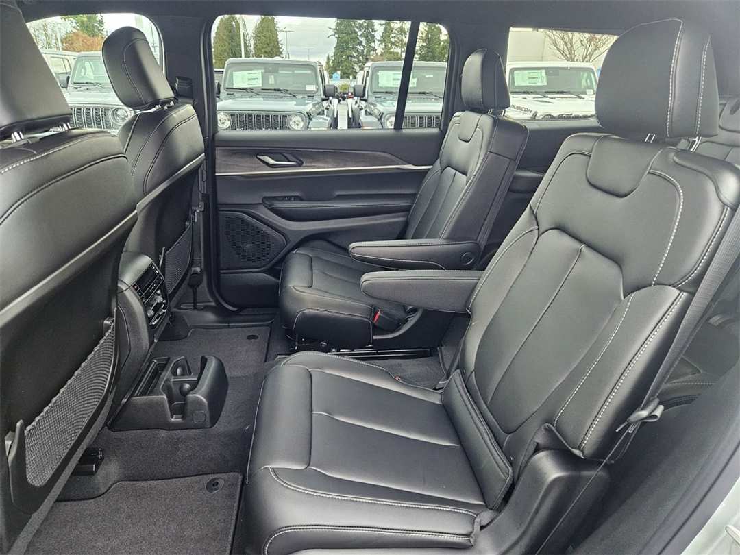 2025 Jeep Grand Cherokee L Limited - Image 29