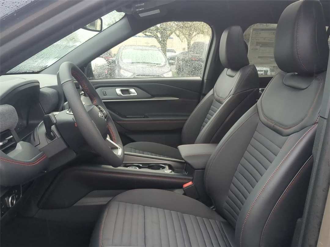 2026 Ford Explorer STLine - Image 13