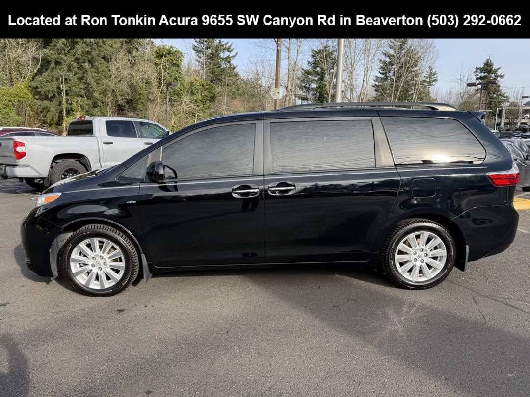 2017 Toyota Sienna XLE - Image 5