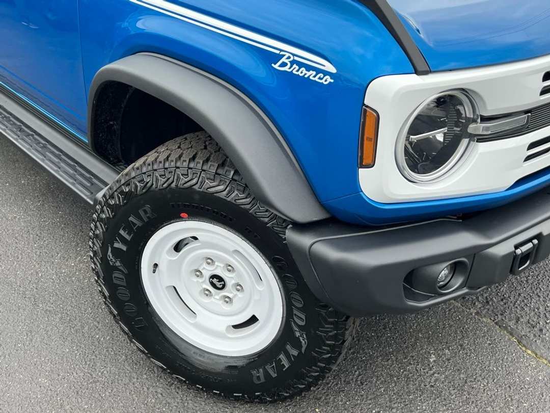 2026 Ford Bronco Heritage Edition - Image 2