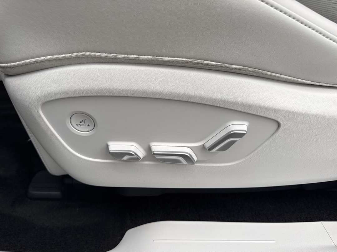 2026 Hyundai Ioniq 9 Performance Calligraphy - Image 45