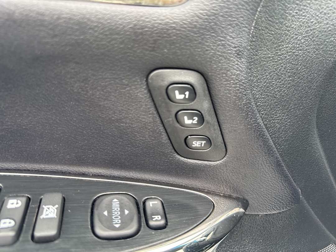 2016 Toyota Avalon - Image 15