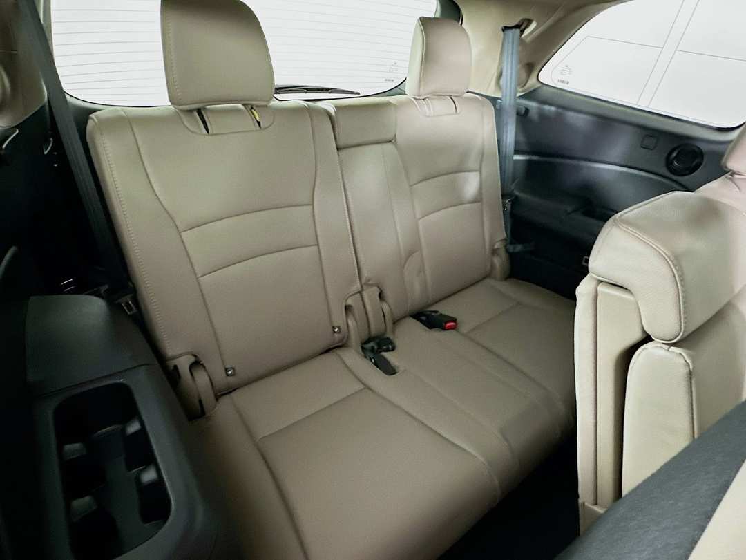 2017 Honda Pilot Touring - Image 30