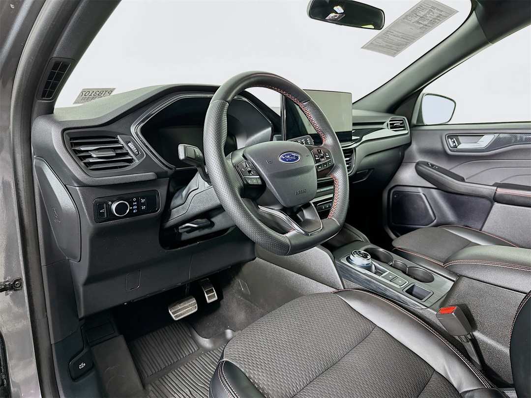 2024 Ford Escape STLine - Image 12