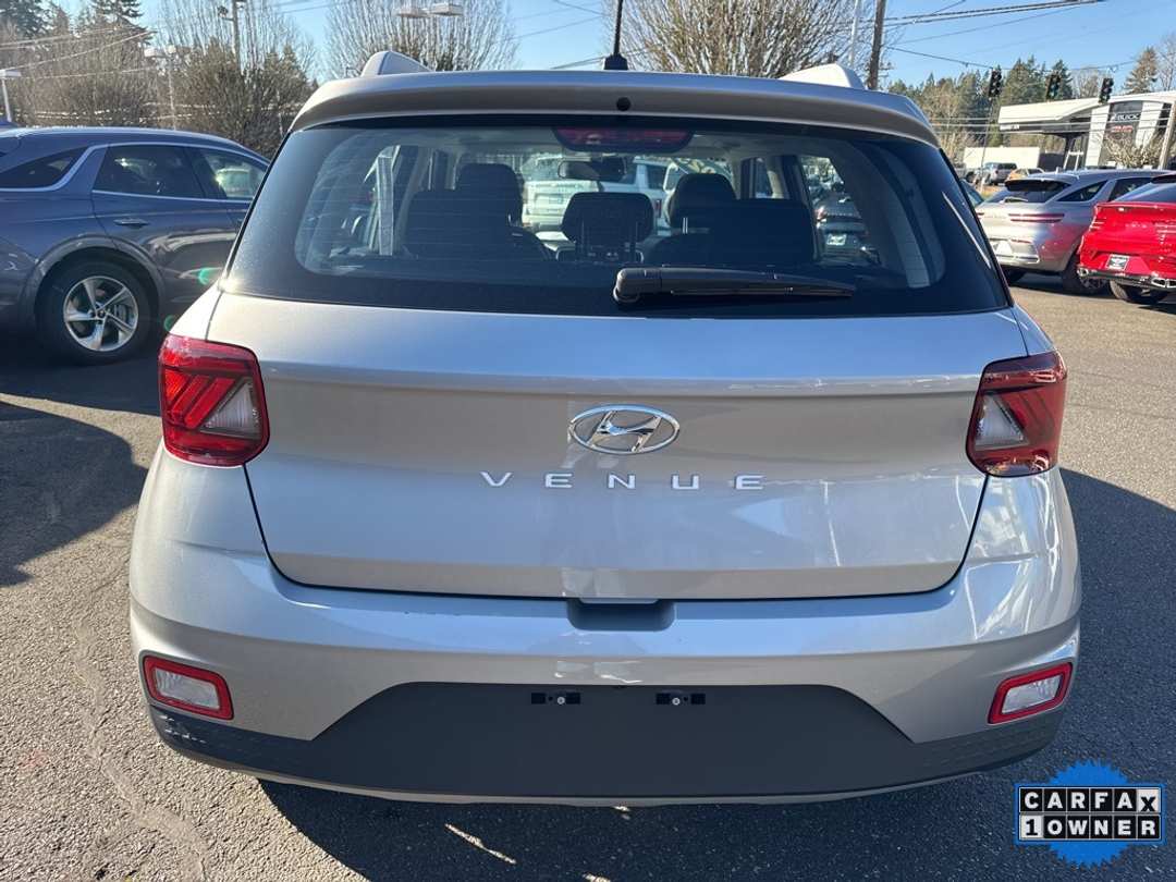 2025 Hyundai Venue SEL - Image 6