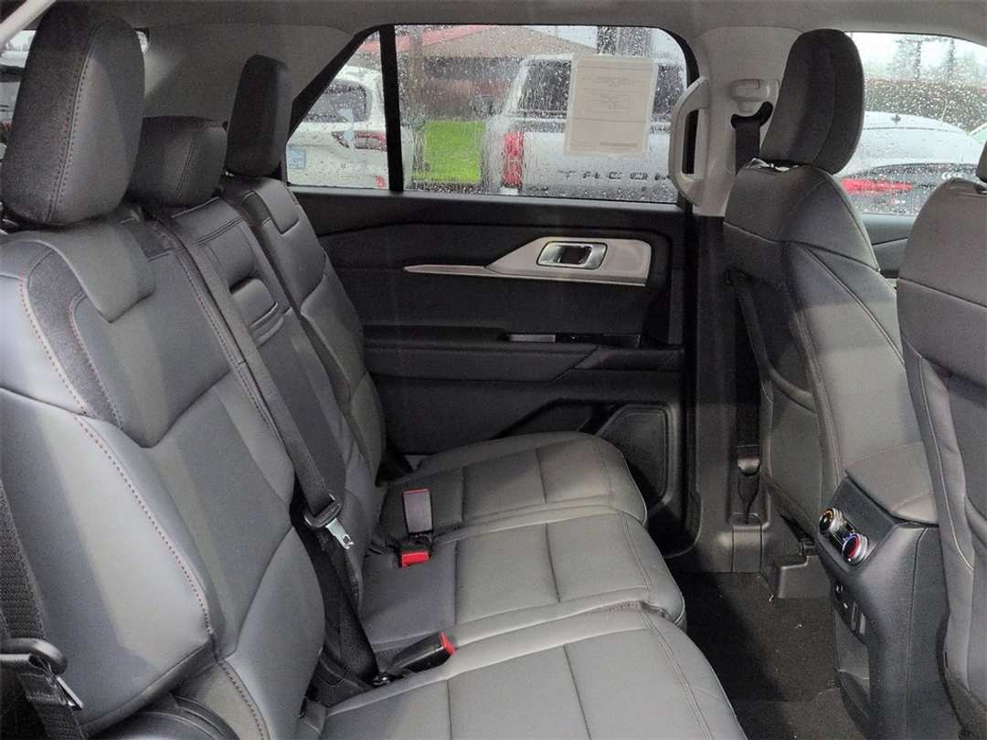 2026 Ford Explorer Active - Image 27