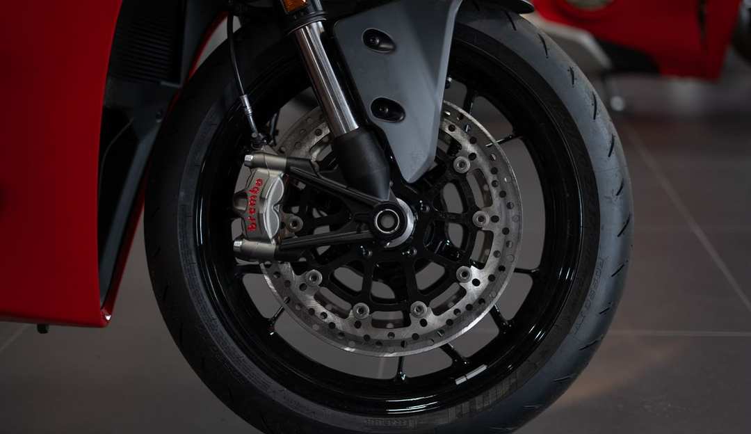 2026 Ducati Panigale V2 - Image 4