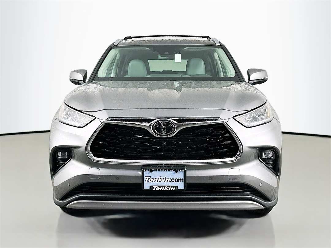 2026 Toyota Highlander Platinum - Image 2