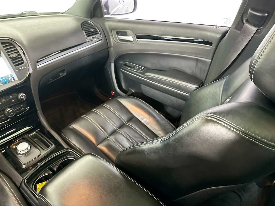 2017 Chrysler 300 S - Image 25