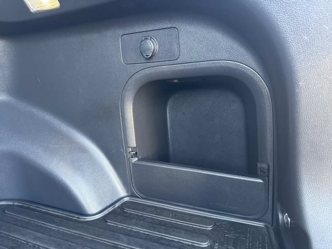 2022 Toyota Rav4 SE - Image 28