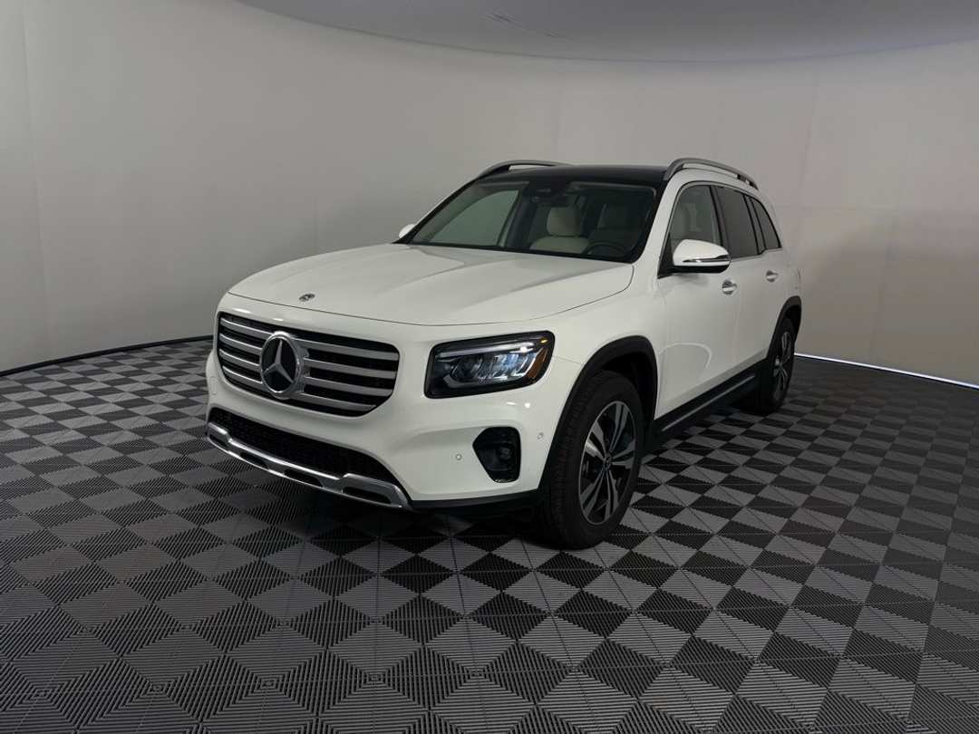 2025 Mercedes-Benz GLB 250 - Image 3