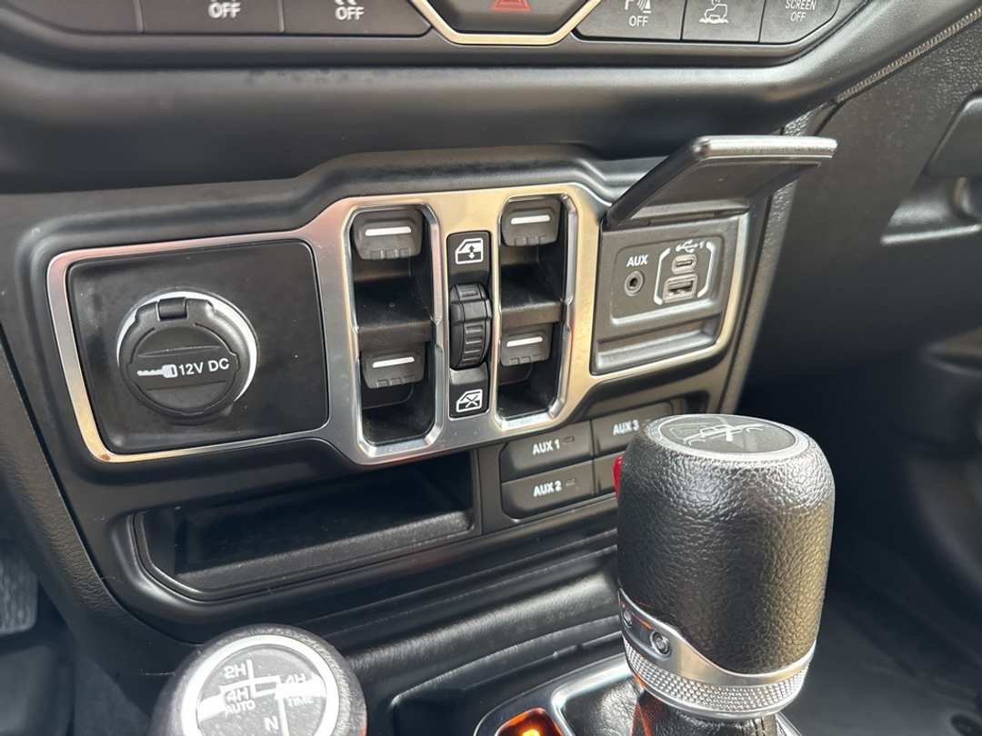 2023 Jeep Gladiator Willys - Image 18