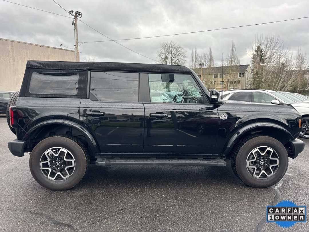 2024 Ford Bronco Outer Banks - Image 11