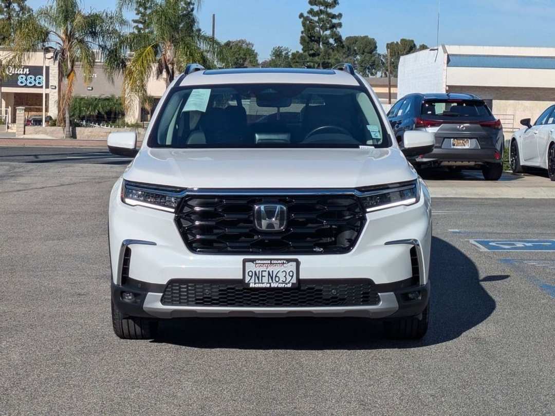 2025 Honda Pilot Touring - Image 3