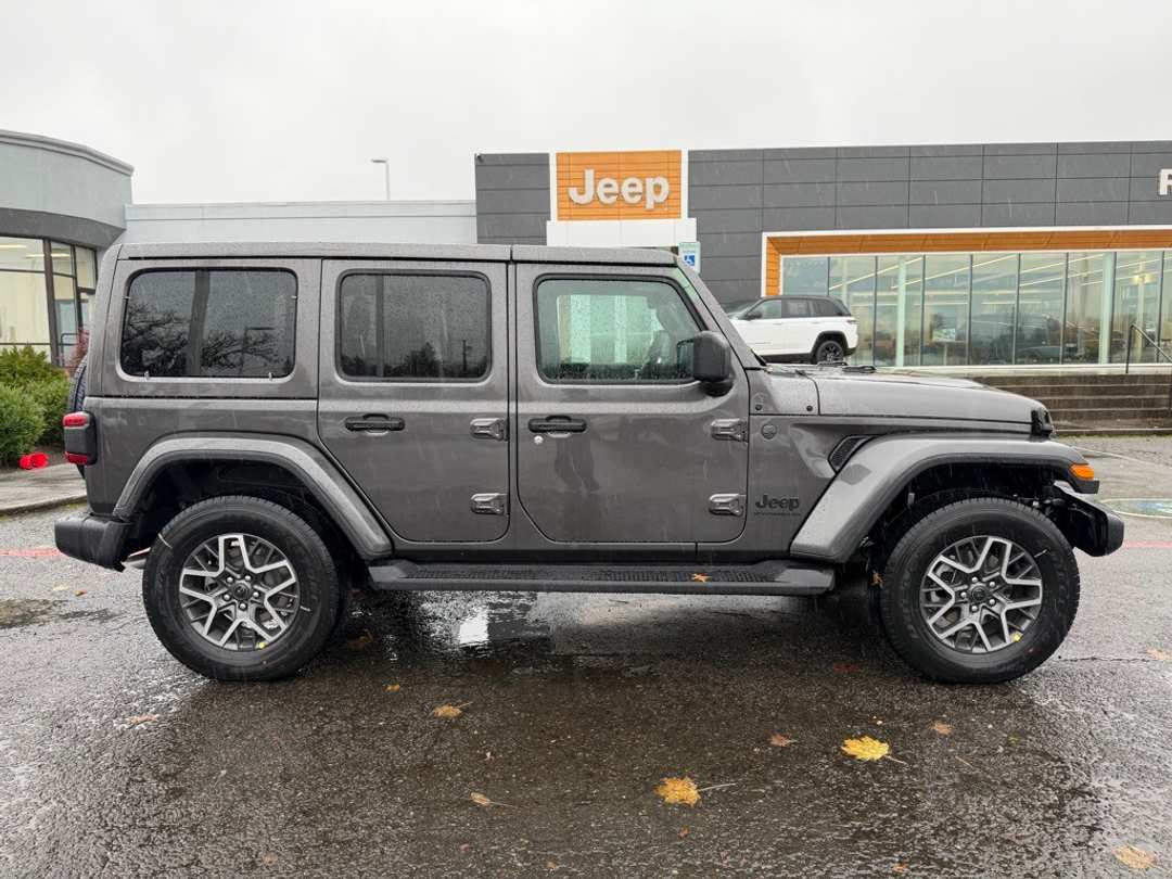 2026 Jeep Wrangler Sahara - Image 9