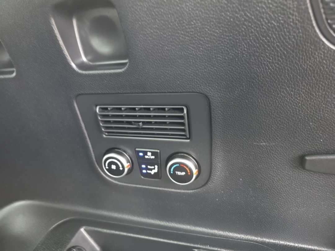 2017 Hyundai Santa Fe SE Ultimate - Image 29