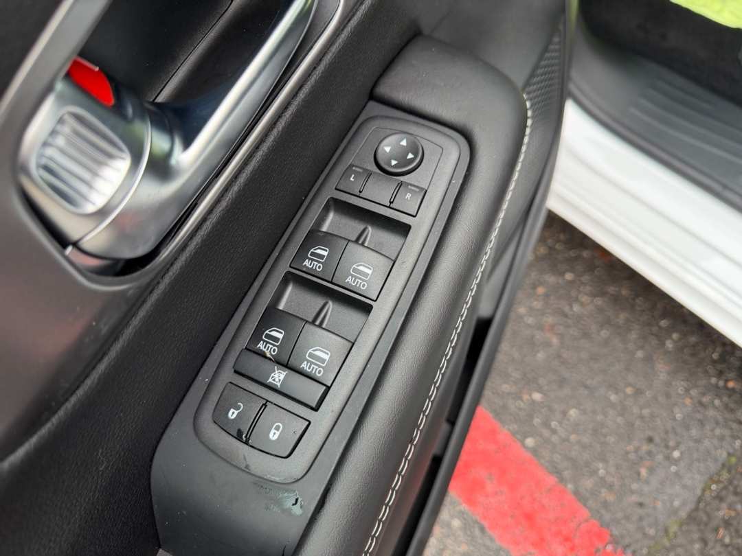 2026 Chrysler Pacifica Select - Image 13