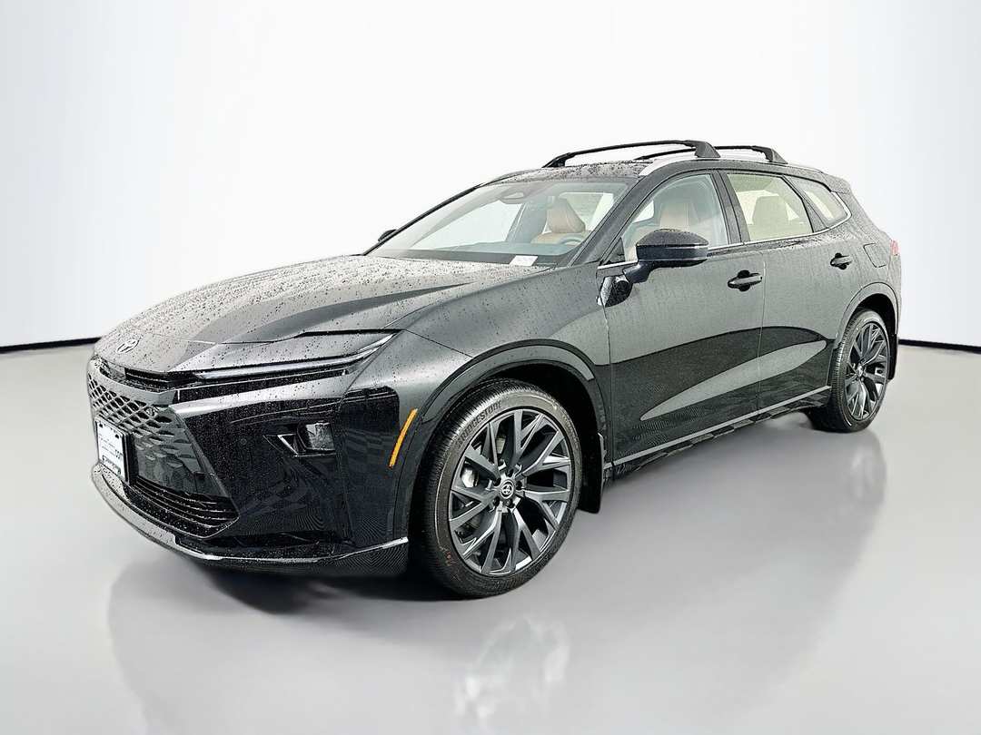 2025 Toyota Crown Signia Limited - Image 3