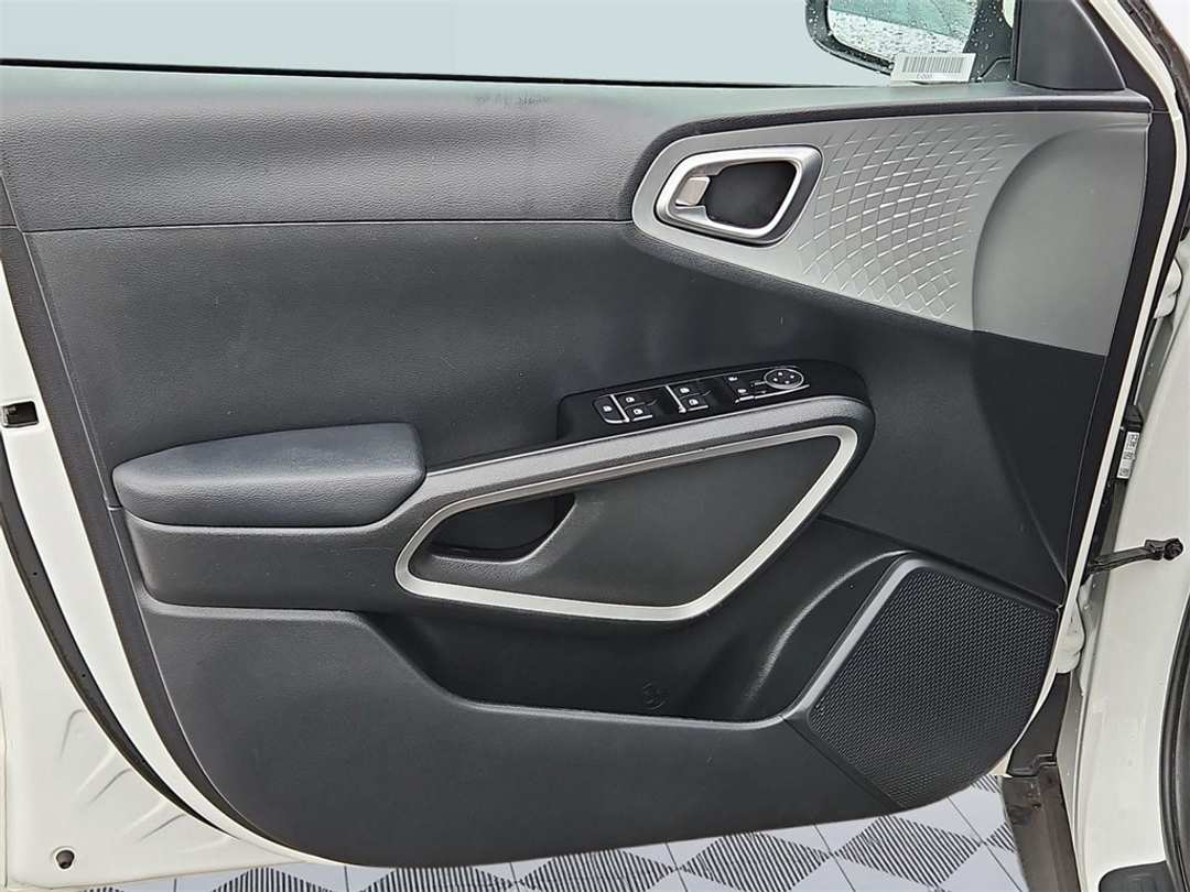 2024 Kia Soul LX - Image 10