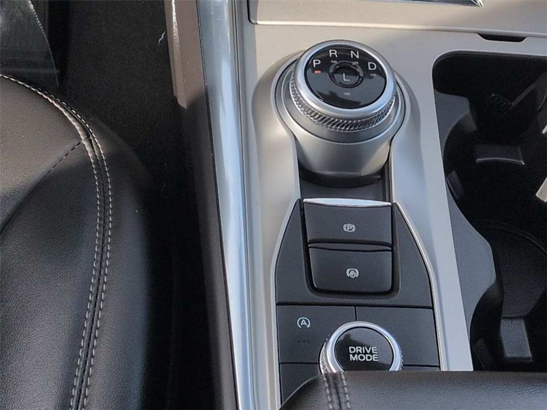 2023 Ford Explorer XLT - Image 17