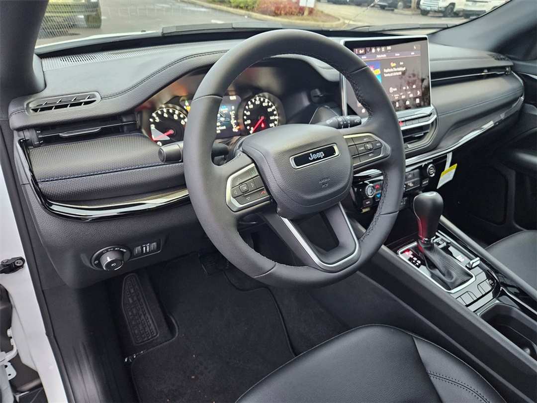 2026 Jeep Compass Latitude - Image 13