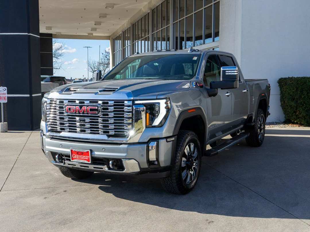 2025 GMC Sierra 2500Hd Denali - Image 3