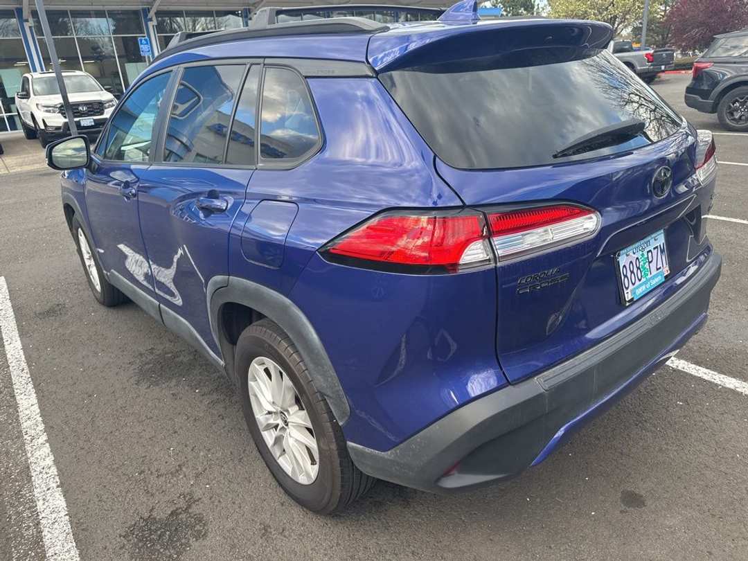 2024 Toyota Corolla Cross LE - Image 3