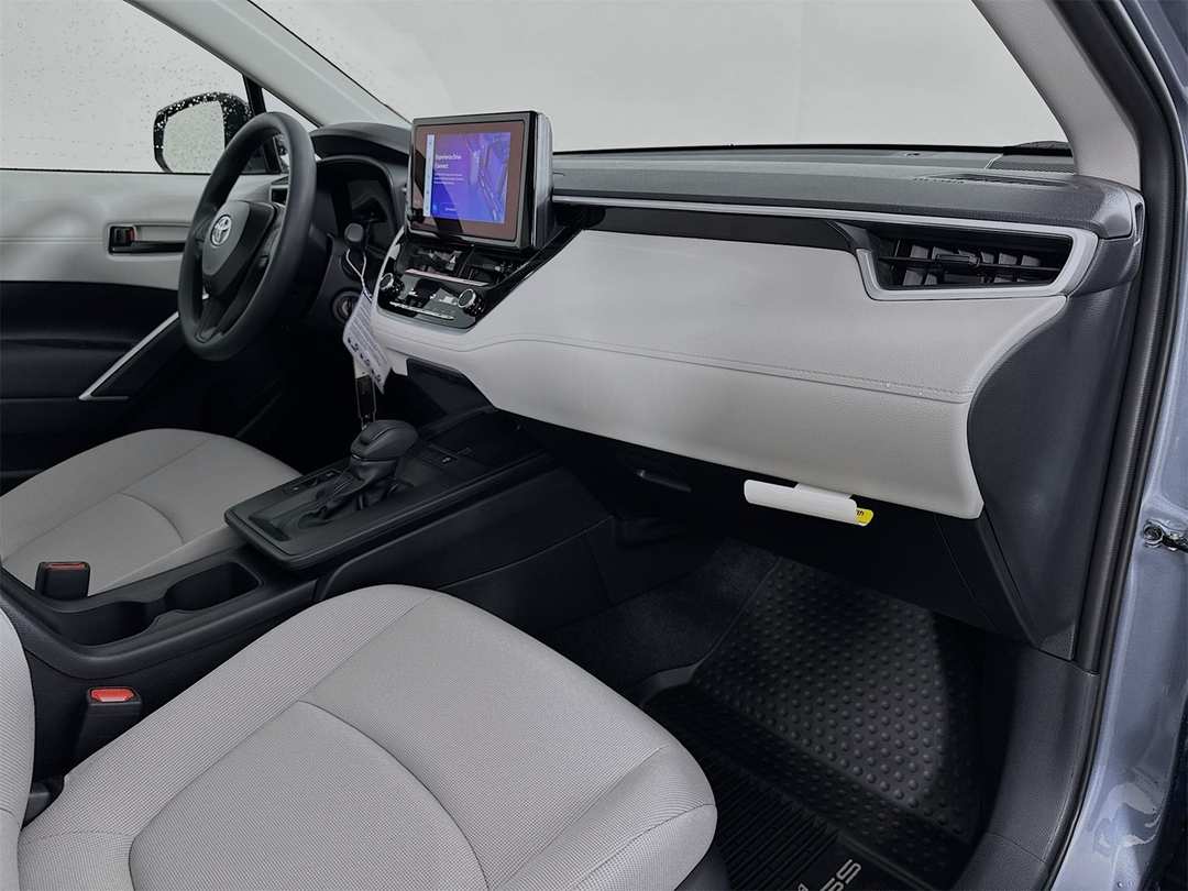 2026 Toyota Corolla Cross L - Image 28