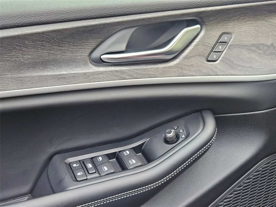 2025 Jeep Grand Cherokee L Limited - Image 11