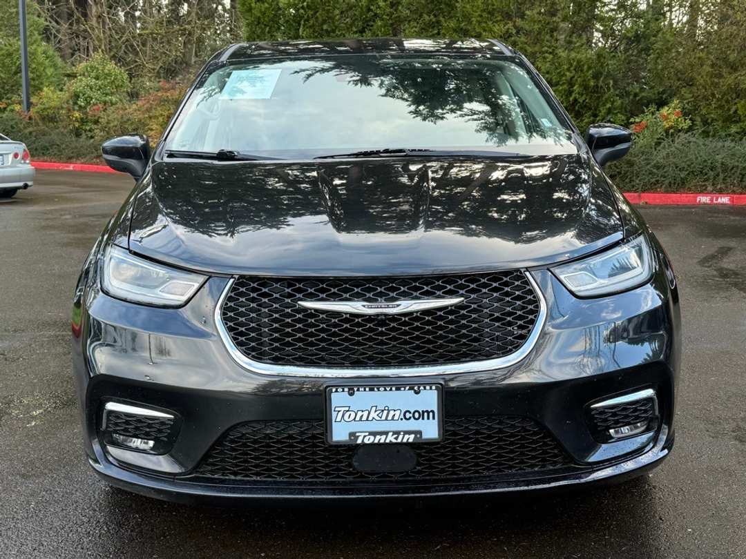 2023 Chrysler Pacifica Touring L - Image 2
