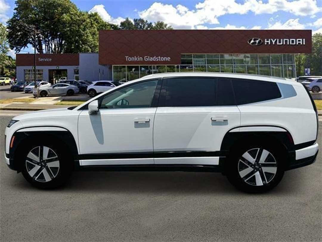 2026 Hyundai Ioniq 9 SEL - Image 3