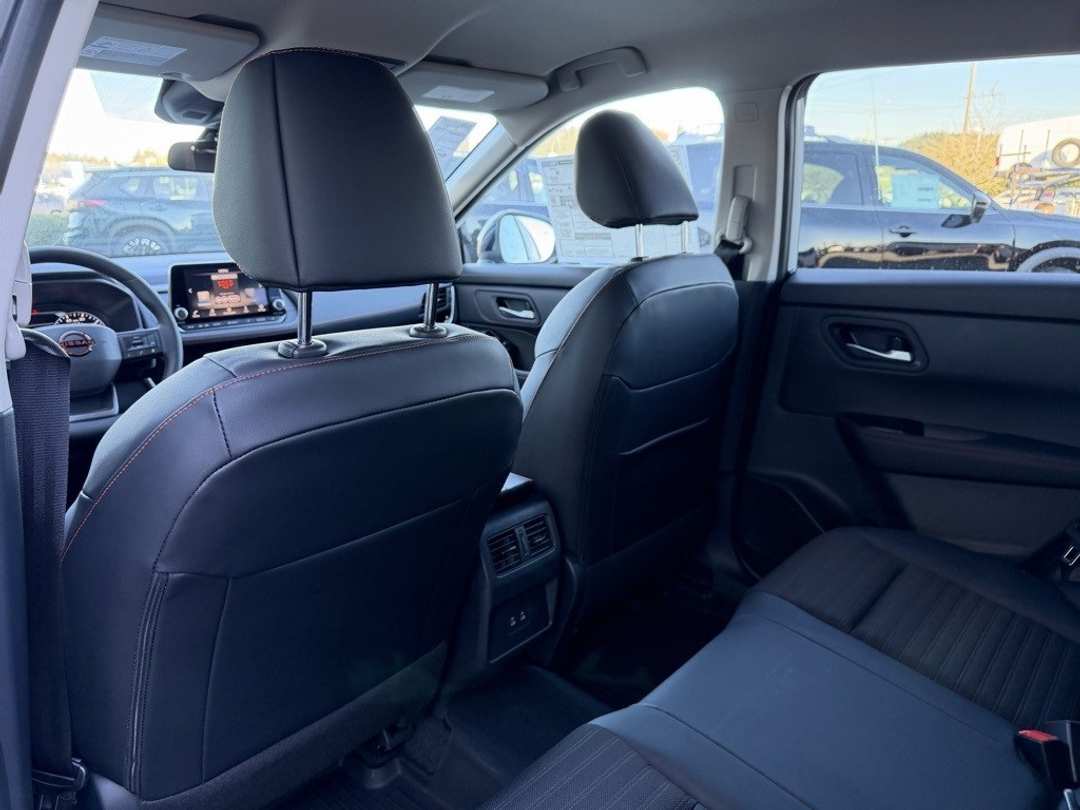 2026 Nissan Rogue Rock Creek - Image 32