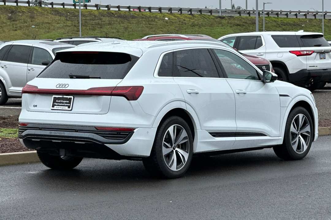 2024 Audi Q8 E-Tron Premium Plus - Image 3