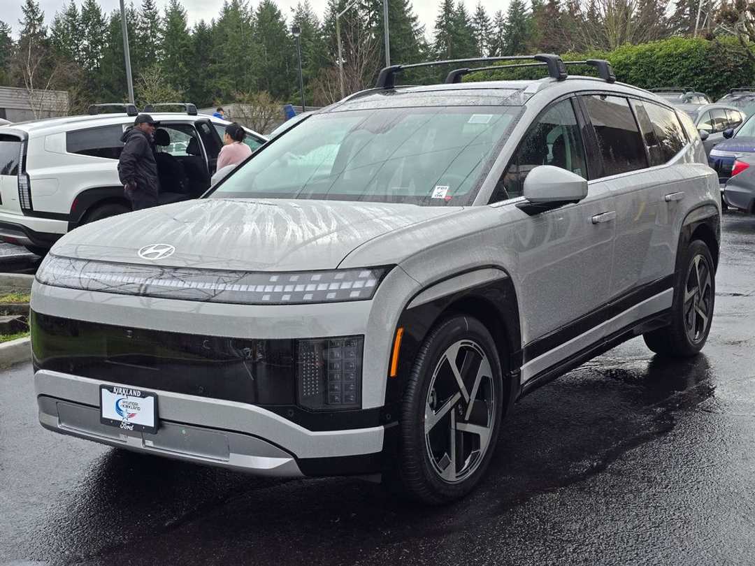 2026 Hyundai Ioniq 9 Performance Limited - Image 3