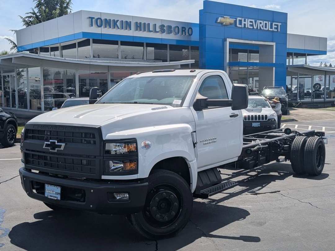 2024 Chevrolet Silverado 4500Hd Work - Image 2