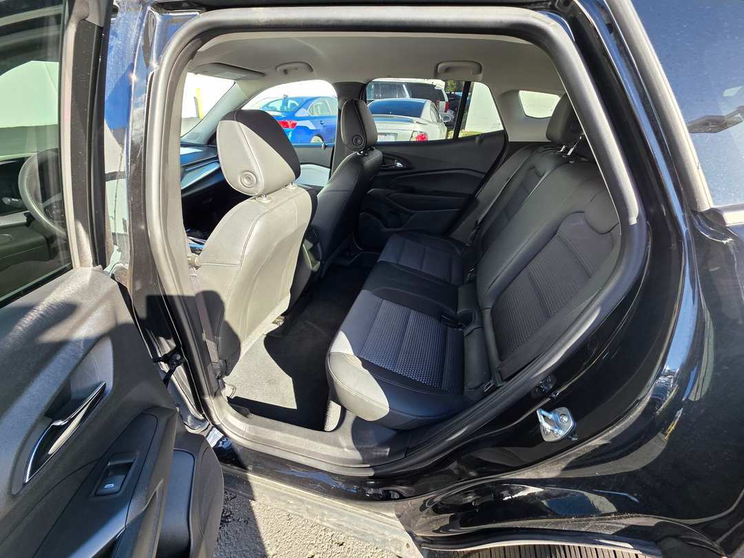 2025 Chevrolet Trax LT - Image 13