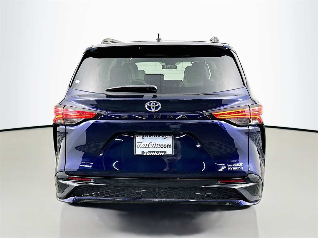 2022 Toyota Sienna XSE - Image 6