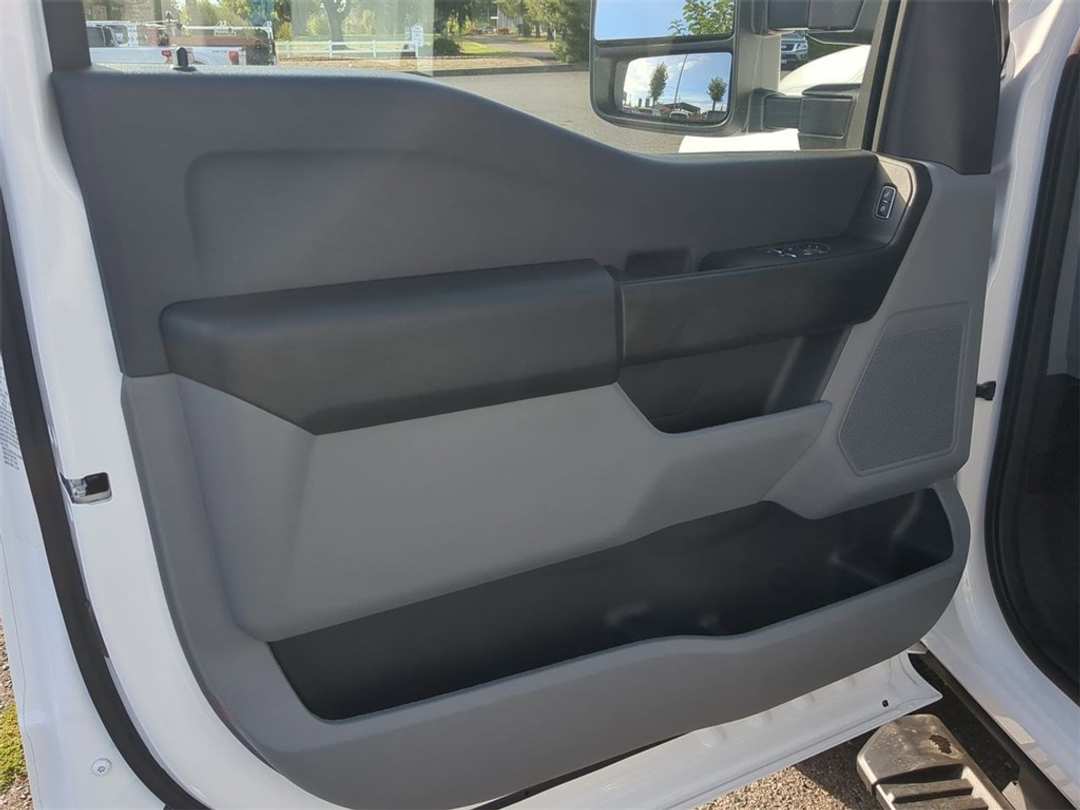 2024 Ford F-350Sd XL - Image 9