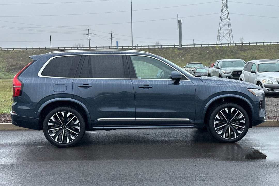 2026 Volvo Xc90 T8 Plus - Image 2