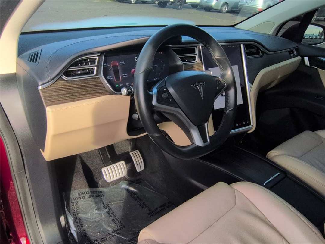 2016 Tesla Model X 90D - Image 12