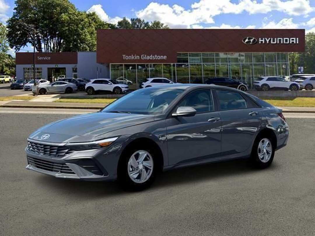 2026 Hyundai Elantra SE - Image 2