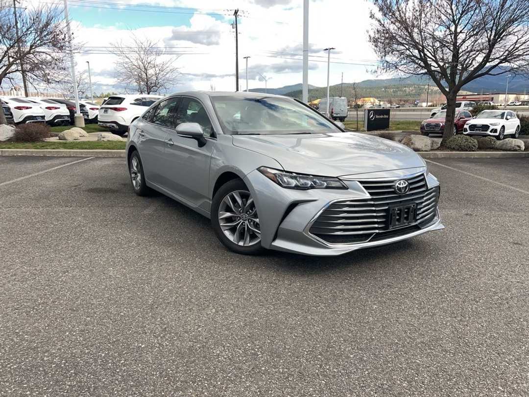 2021 Toyota Avalon XLE - Image 2