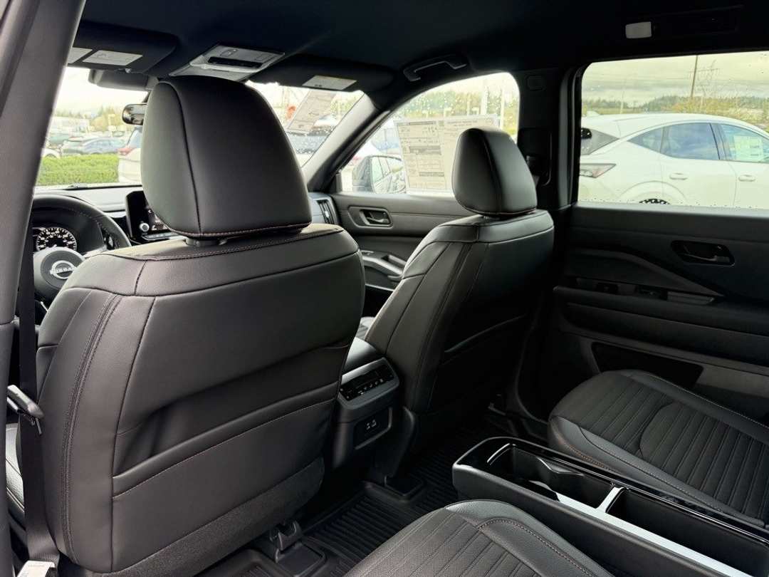 2025 Nissan Pathfinder Rock Creek - Image 30