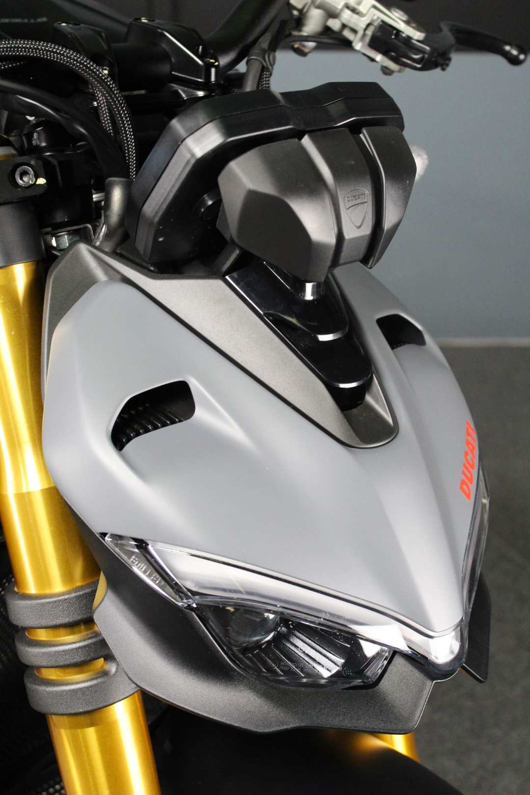 2024 Ducati Streetfighter V4 S - Image 7