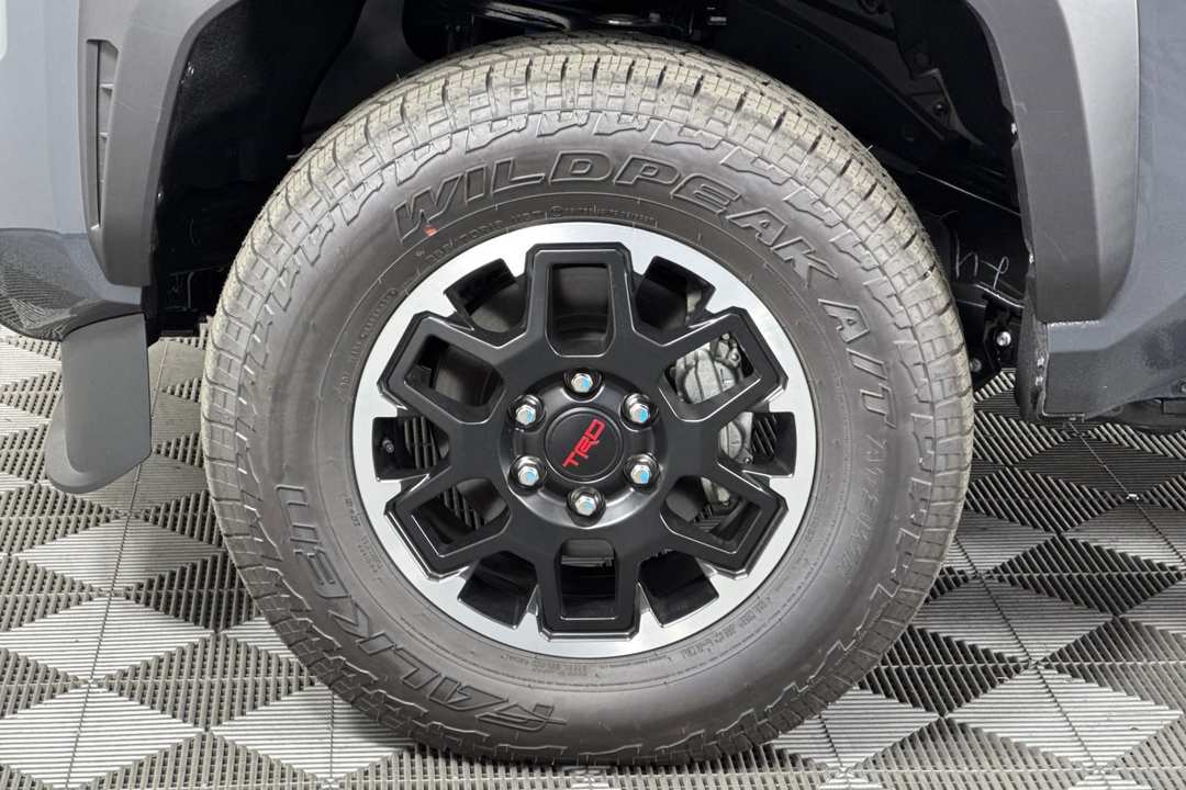 2025 Toyota Tacoma TRD Off Road - Image 25