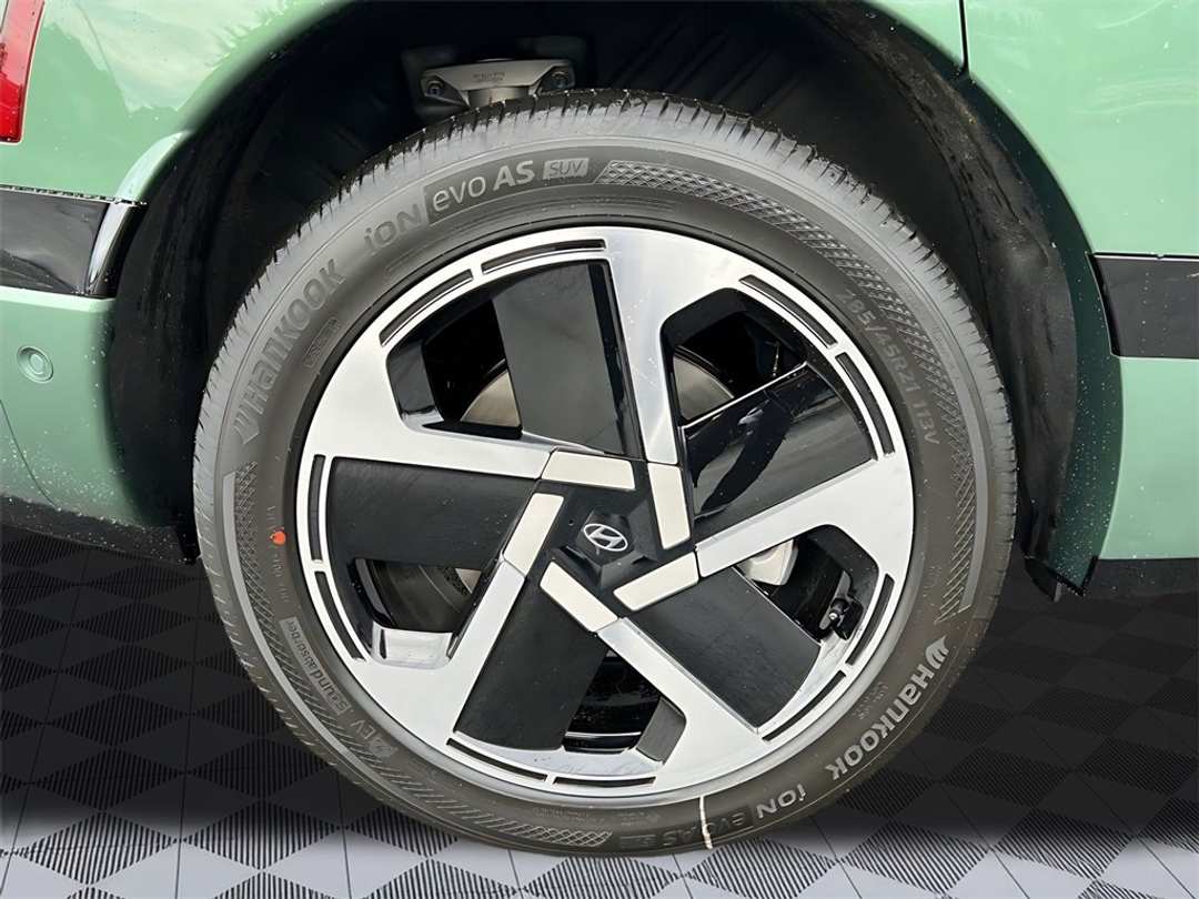 2026 Hyundai Ioniq 9 Performance Calligraphy - Image 8