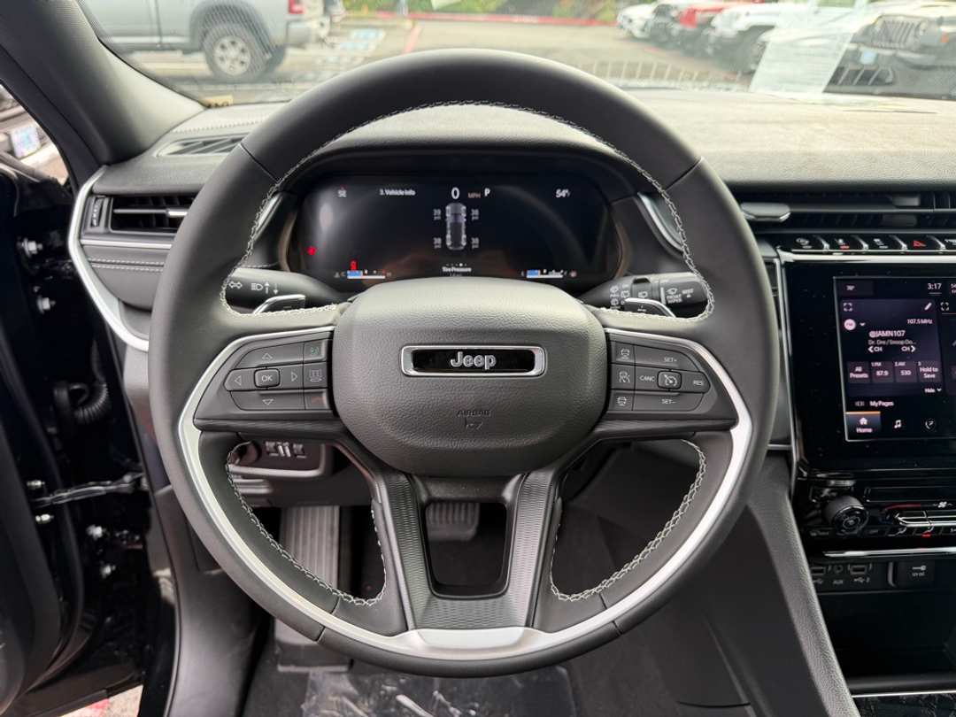 2025 Jeep Grand Cherokee Laredo X - Image 21