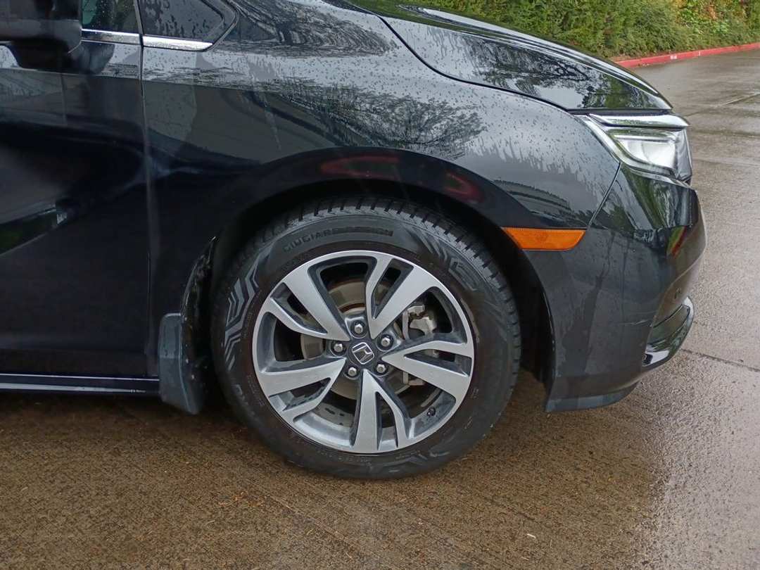 2021 Honda Odyssey Touring - Image 2