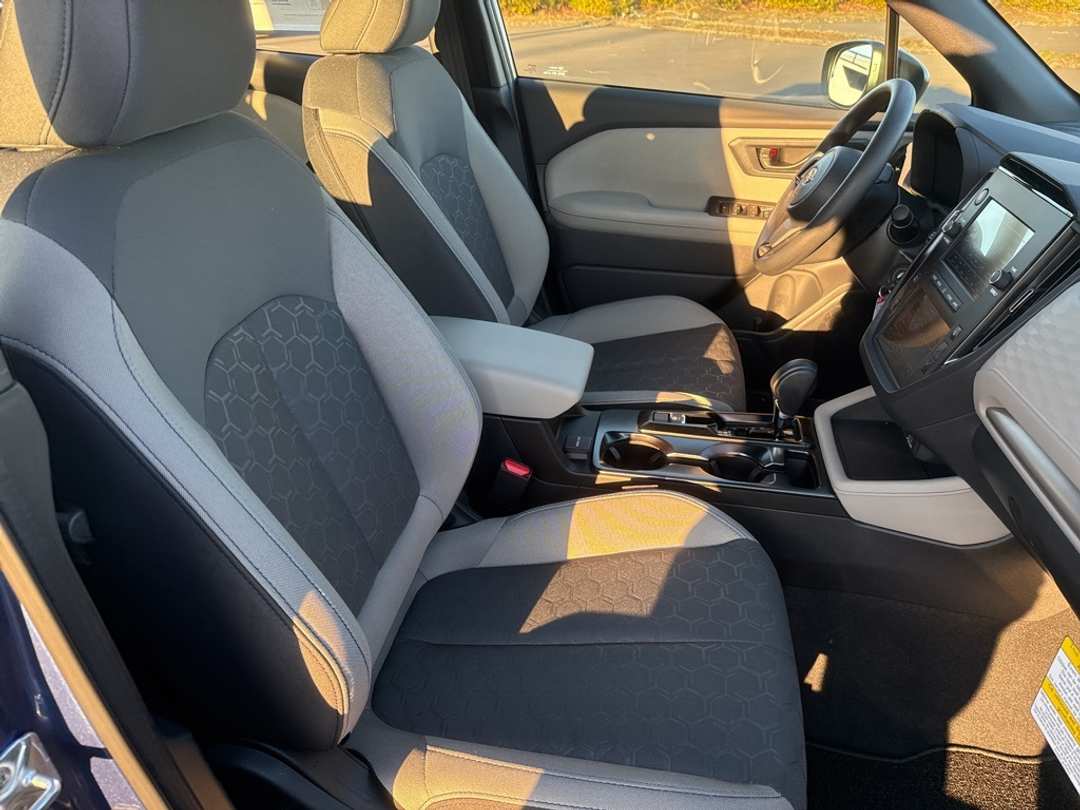 2026 Subaru Forester Base - Image 25